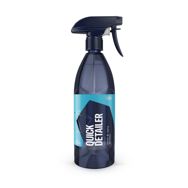 GYEON Q²M Quick Detailer Sprühflasche mit Sprühkopf, seitliche Ansicht, dunkelblau